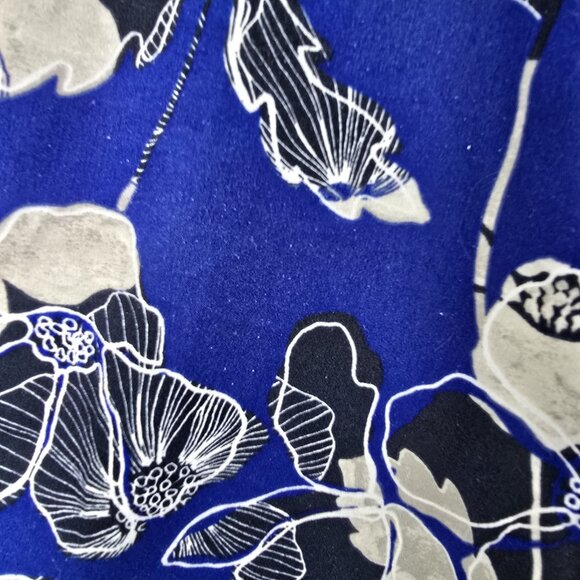 Lane Bryant Womens Floral Top Royal Blue Size 26/28 Polyester Bell Sleeve - Picture 4 of 9